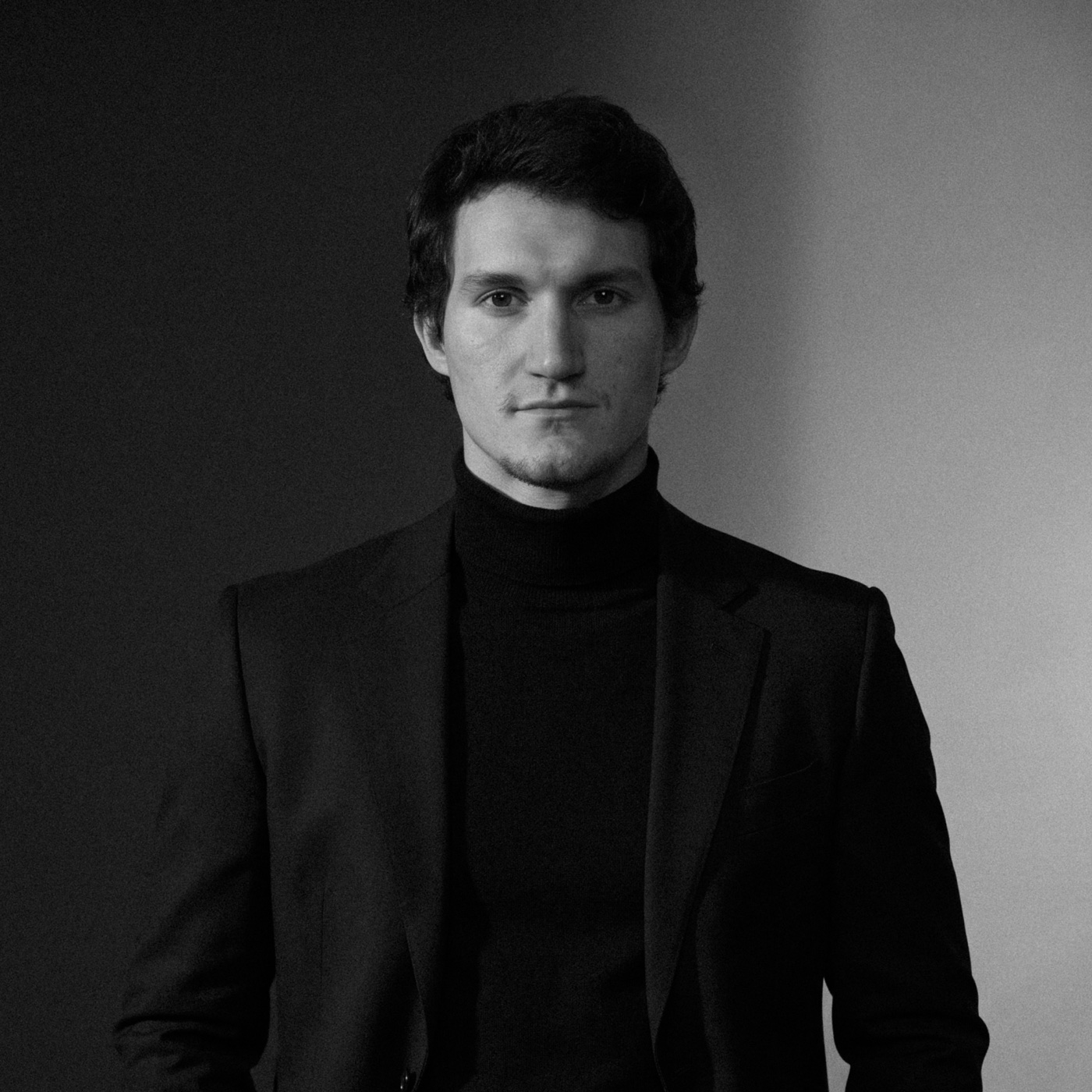 Black-and-white portrait of Dan Kamen